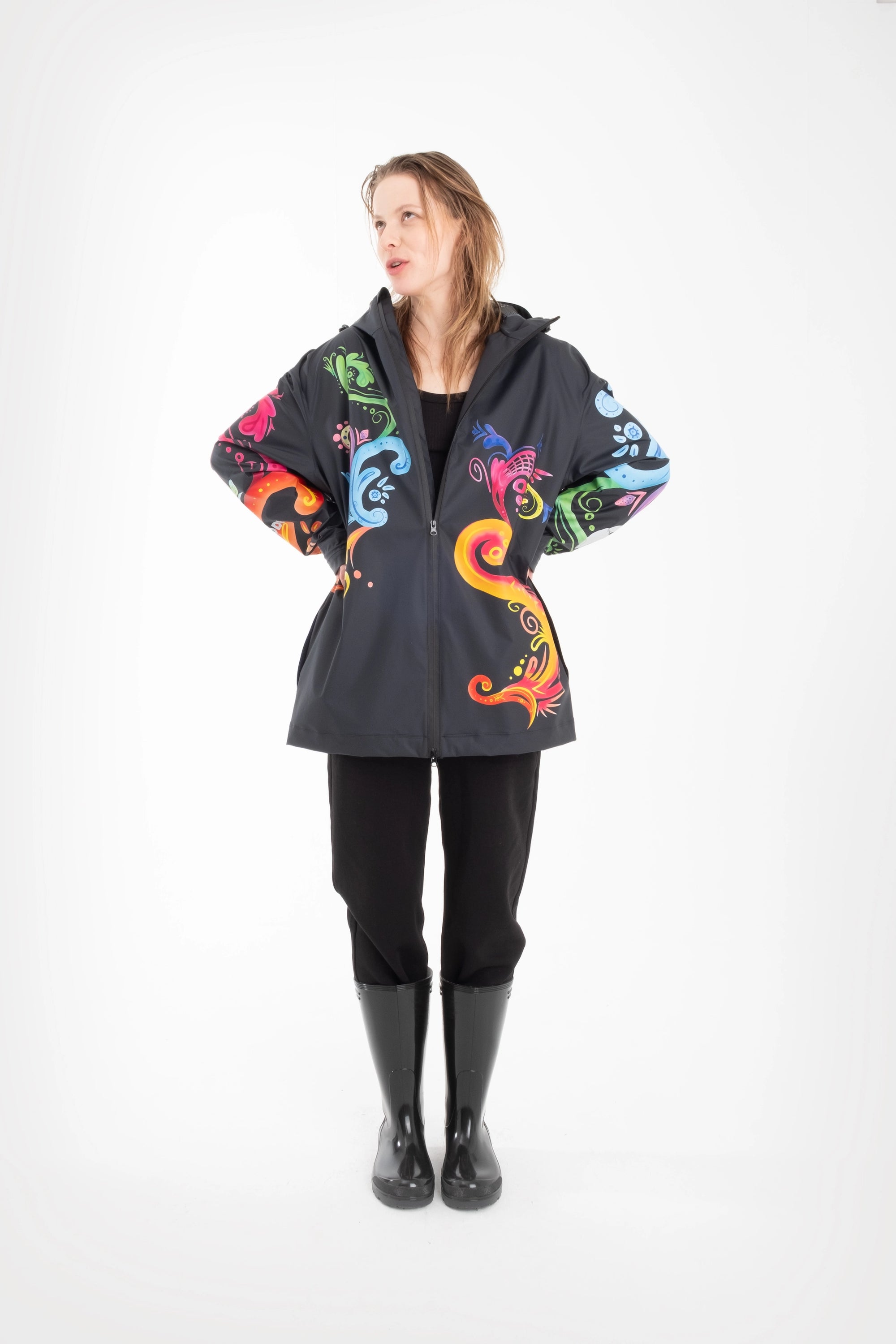 One NODE Scandinavian Storm Jacket Rosemaling Granat for women – a waterproof and windproof jacket featuring intricate rosemaling details, designed for all-weather protection and breathability.