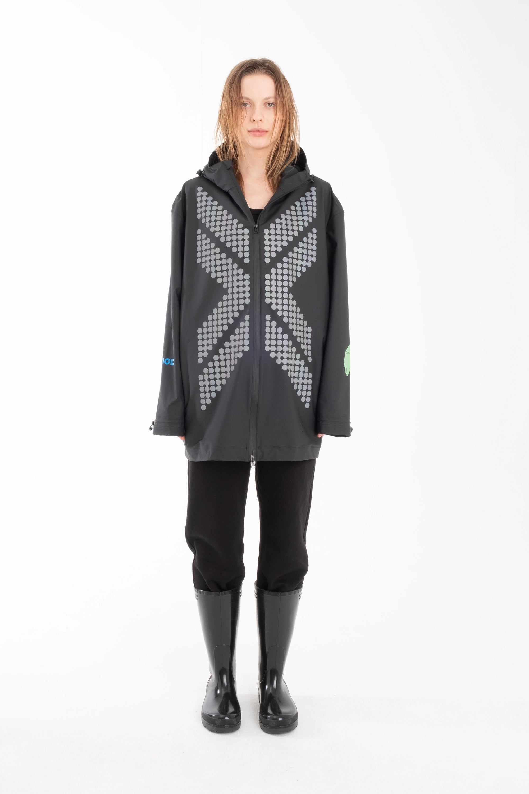 One NODE Storm Jacket X Black for women – a Scandinavian-designed waterproof and windproof jacket, lightweight and built for performance in all-weather conditions.