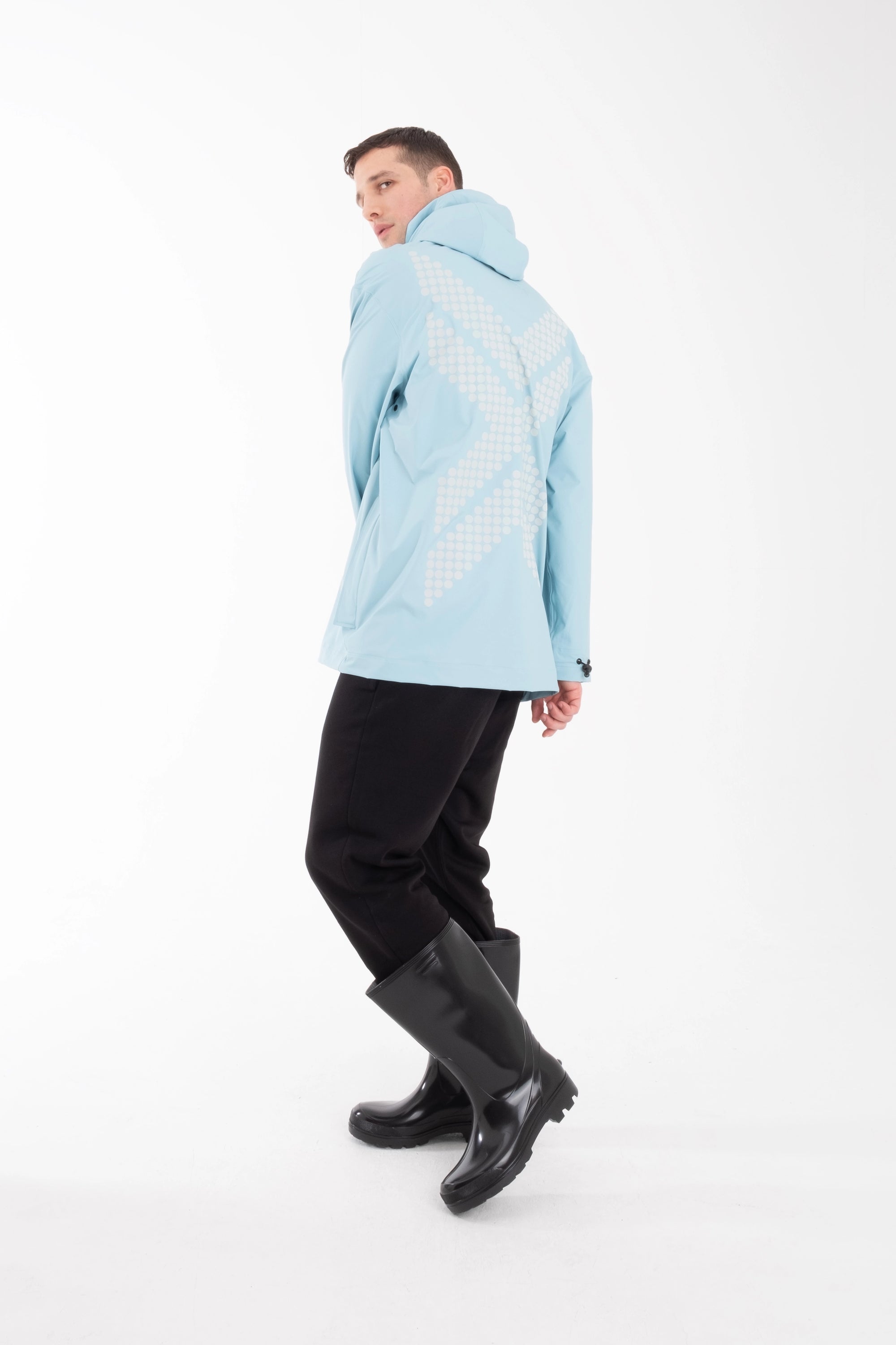 One NODE Scandinavian Storm Jacket X Sky for men – a waterproof and windproof jacket built for durability, breathability, and protection in all-weather conditions.