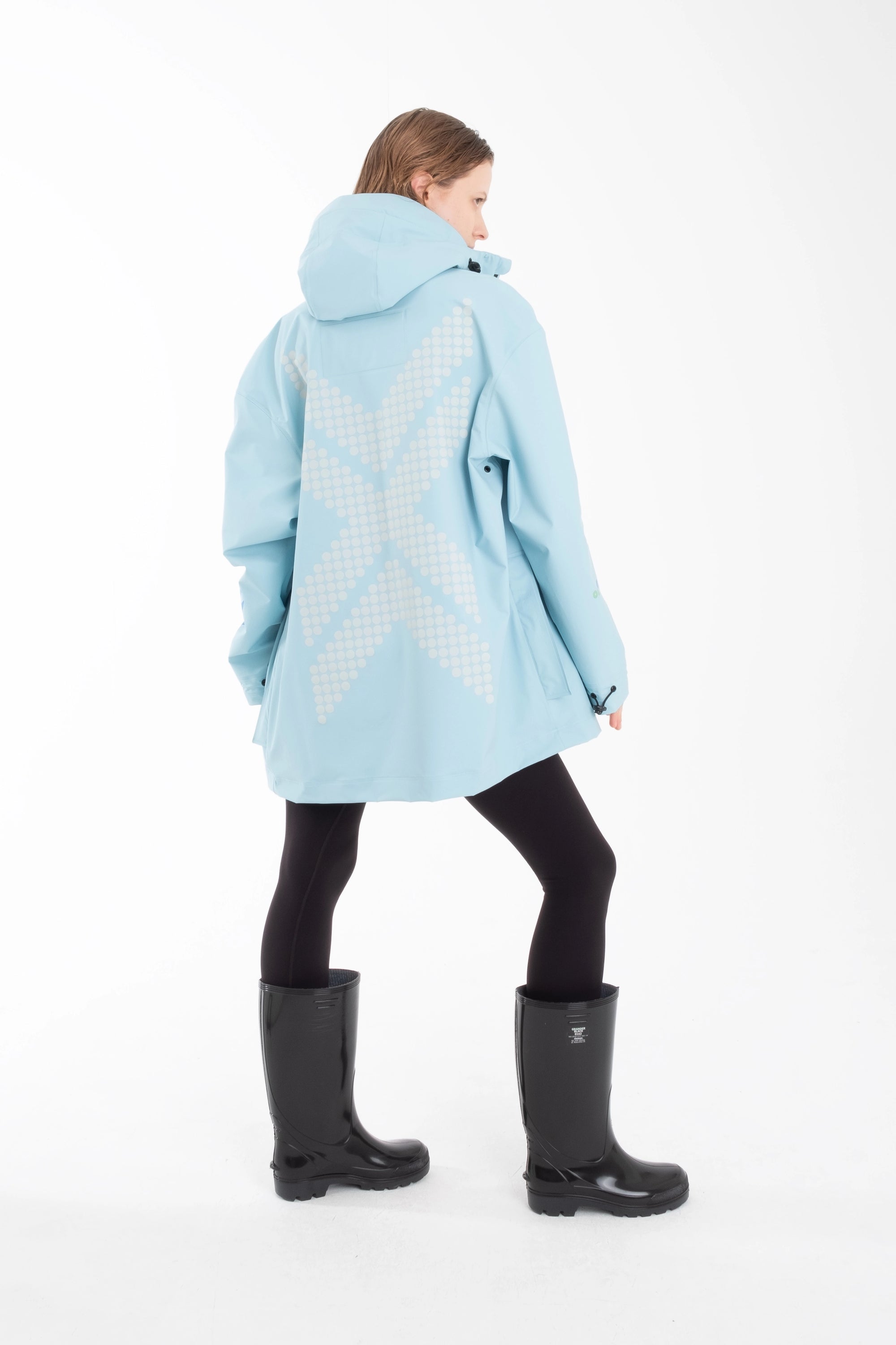 One NODE Scandinavian Storm Jacket X Sky for women – a waterproof and windproof jacket designed for breathability, durability, and all-weather protection.
