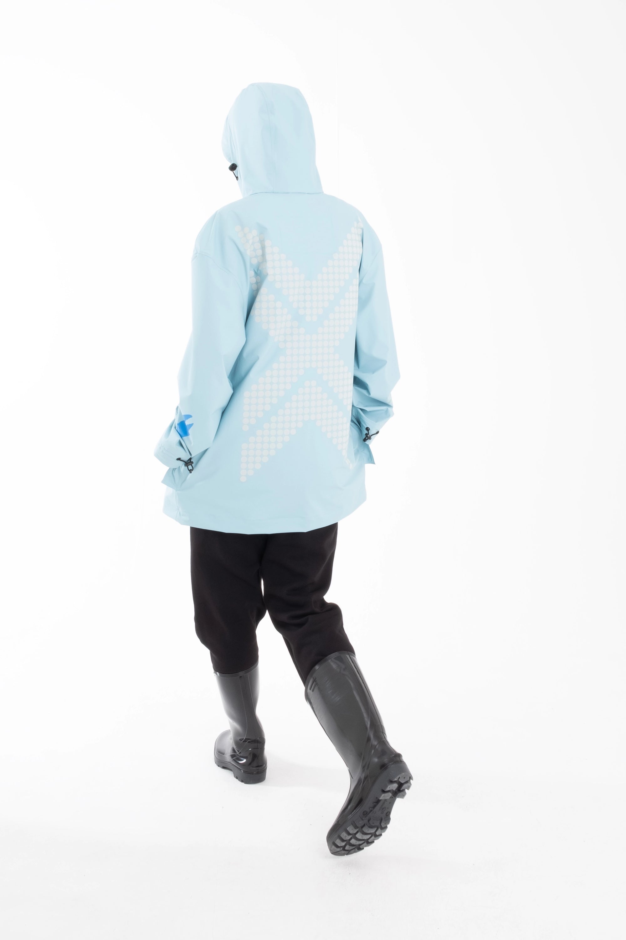 One NODE Scandinavian Storm Jacket X Sky for women – a waterproof and windproof jacket designed for breathability, durability, and all-weather protection.
