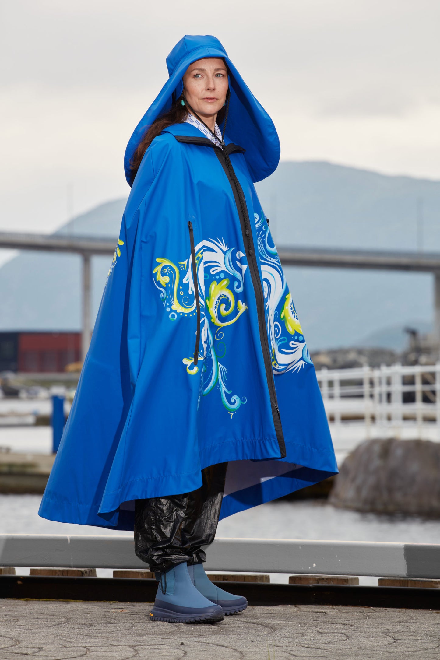 LIGHTWEIGHT LONG RAIN CAPE ROSEMALING ELECTRIC BLUE