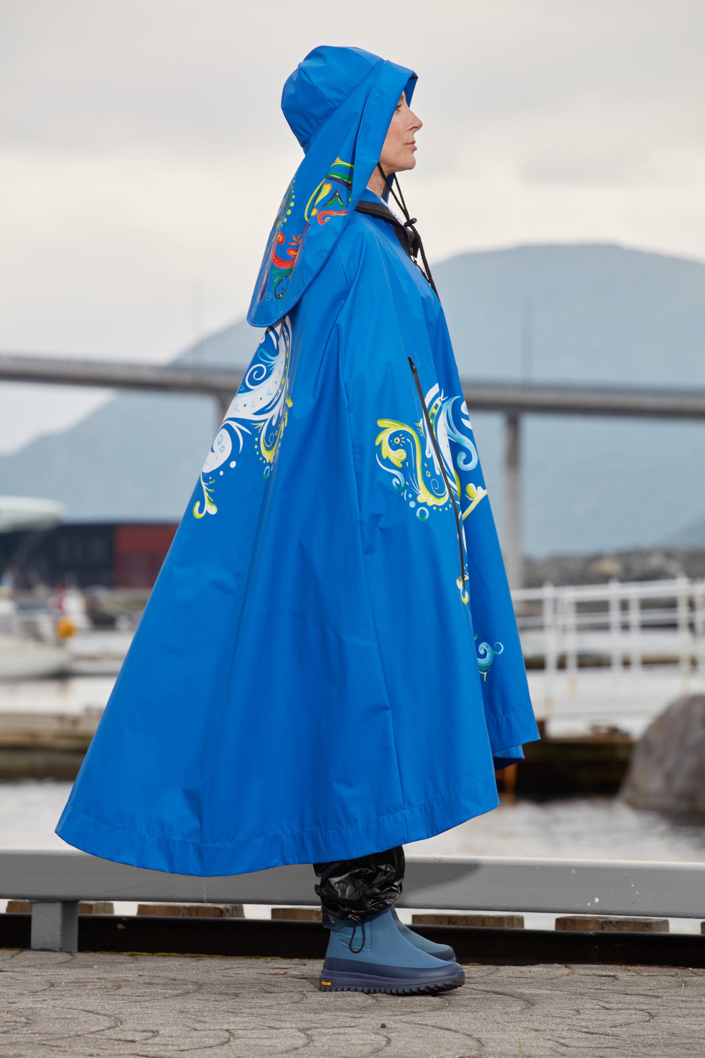 LIGHTWEIGHT LONG RAIN CAPE ROSEMALING ELECTRIC BLUE