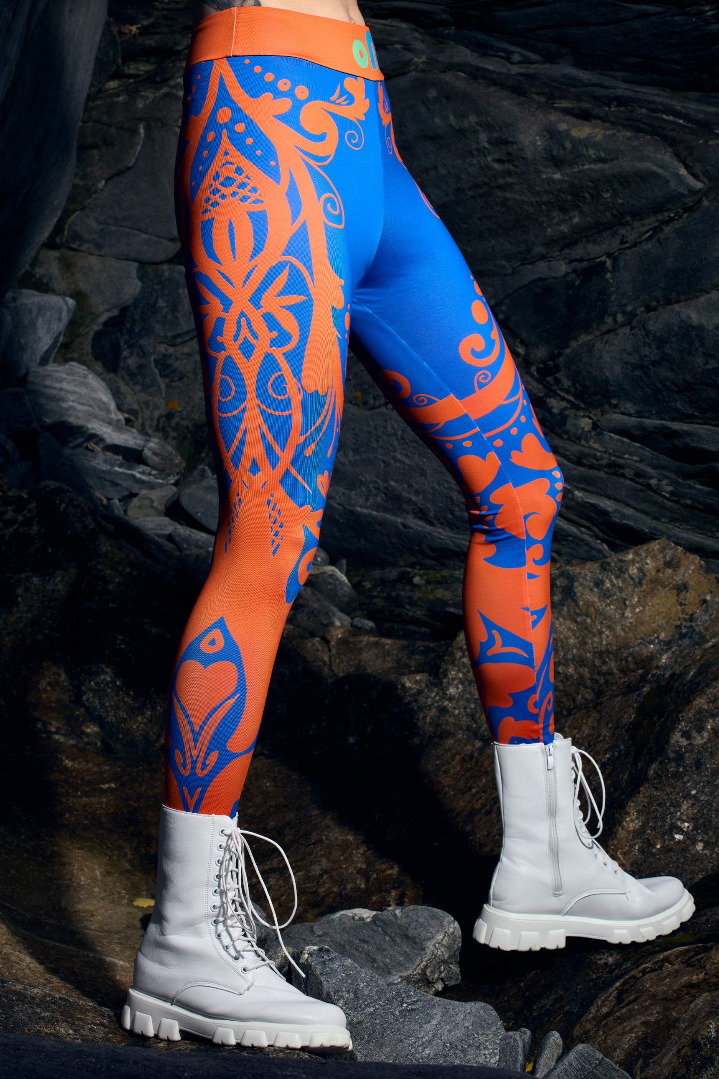 Rosemaling Legging (blue & orange)